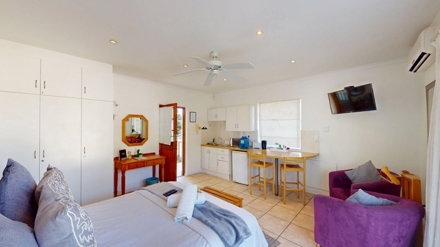 8 Bedroom Property for Sale in Summerstrand Eastern Cape